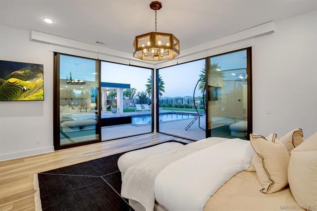 Luxury Single-story Smart Home Luxury Single-story Smart Home