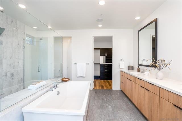 Luxury Single-story Smart Home Luxury Single-story Smart Home