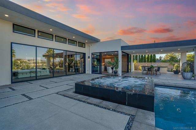 Luxury Single-story Smart Home Luxury Single-story Smart Home