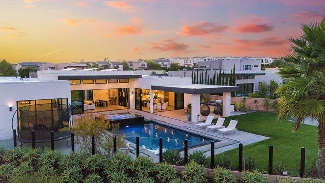 Luxury Single-story Smart Home Luxury Single-story Smart Home