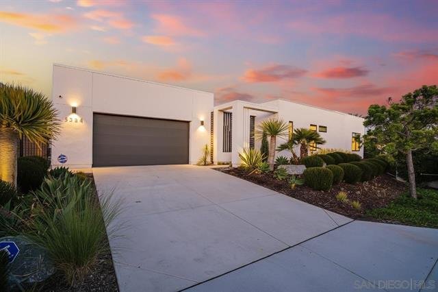 Luxury Single-story Smart Home Luxury Single-story Smart Home