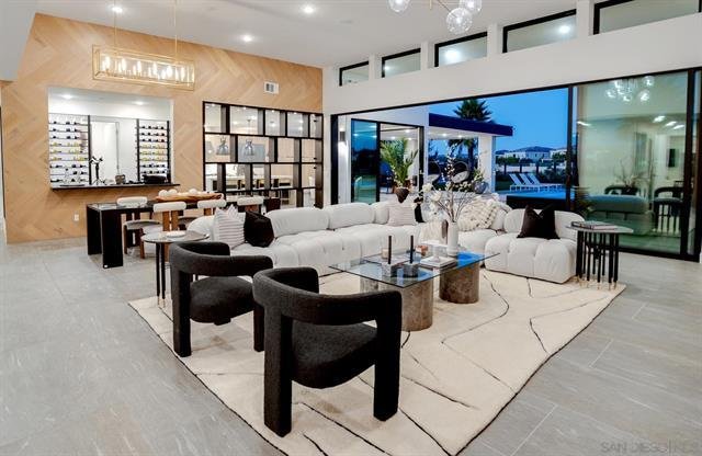 Luxury Single-story Smart Home Luxury Single-story Smart Home