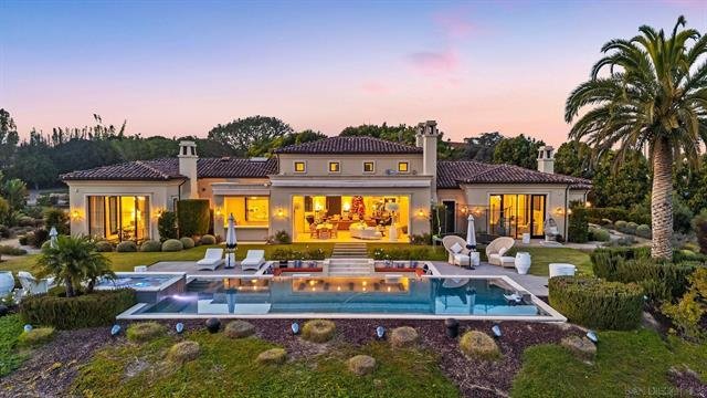 Estate Offering Privacy, Space and Stunning Southwest Views
