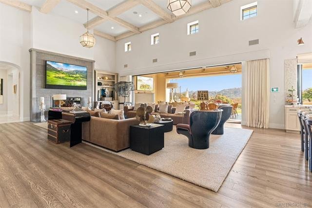 Estate Offering Privacy, Space and Stunning Southwest Views