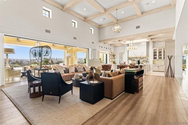 Estate Offering Privacy, Space and Stunning Southwest Views