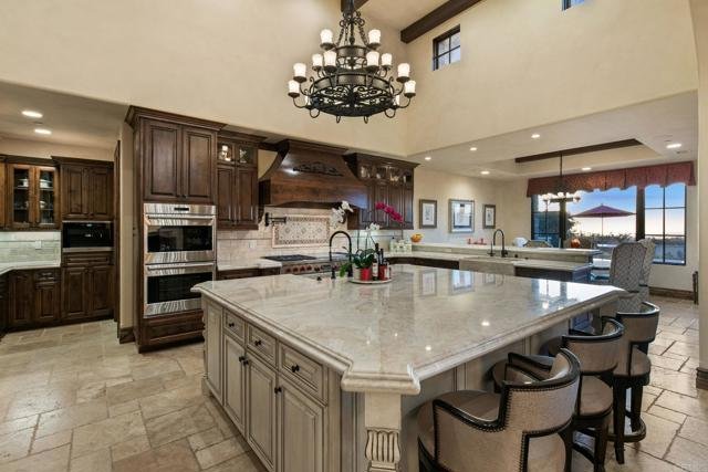 Extraordinary, Private Single-level Estate