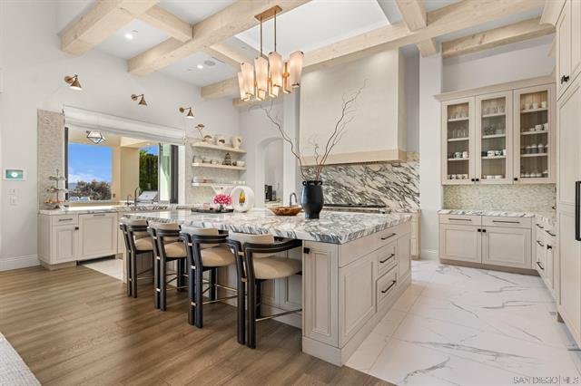 Estate Offering Privacy, Space and Stunning Southwest Views