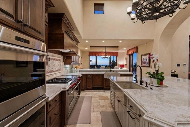 Extraordinary, Private Single-level Estate