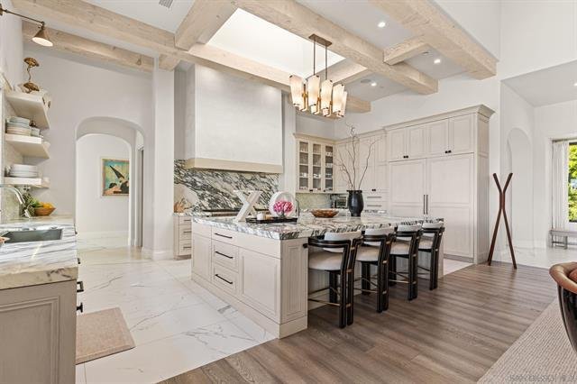 Estate Offering Privacy, Space and Stunning Southwest Views