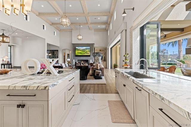 Estate Offering Privacy, Space and Stunning Southwest Views