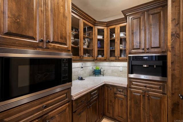 Extraordinary, Private Single-level Estate