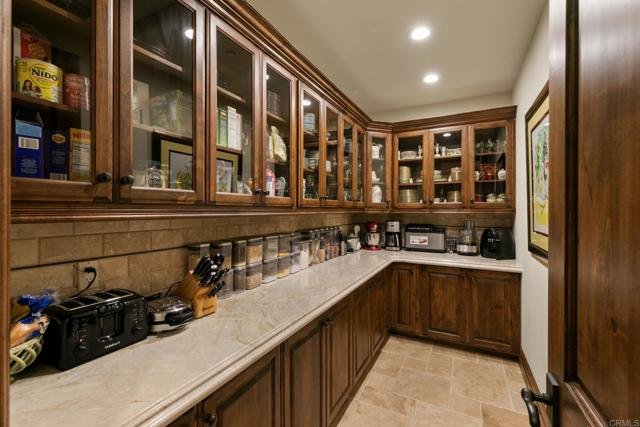 Extraordinary, Private Single-level Estate