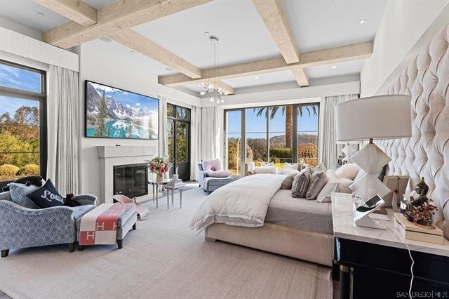 Estate Offering Privacy, Space and Stunning Southwest Views