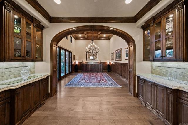 Extraordinary, Private Single-level Estate