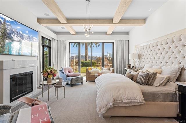 Estate Offering Privacy, Space and Stunning Southwest Views