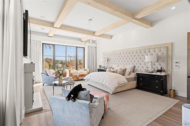 Estate Offering Privacy, Space and Stunning Southwest Views