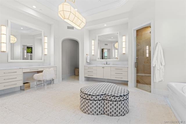 Estate Offering Privacy, Space and Stunning Southwest Views