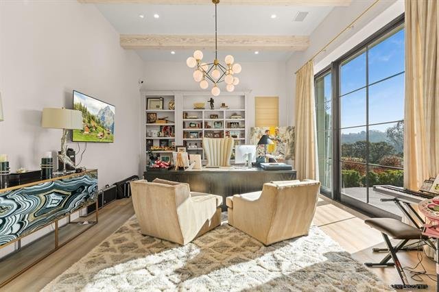 Estate Offering Privacy, Space and Stunning Southwest Views