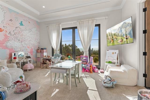 Estate Offering Privacy, Space and Stunning Southwest Views