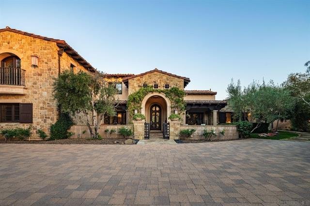 Home Blending Timeless Design with Effortless California Living