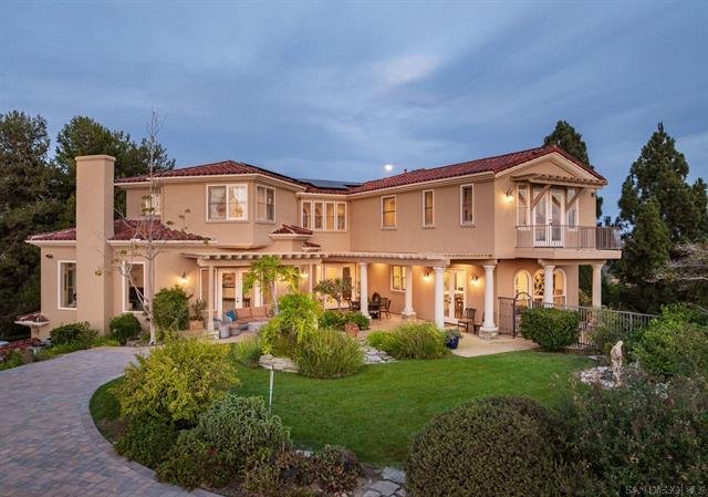 Estate with Breathtaking 360-degree Views