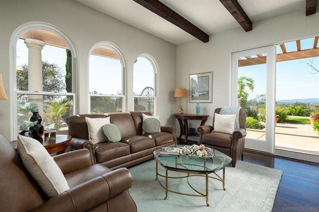 Estate with Breathtaking 360-degree Views
