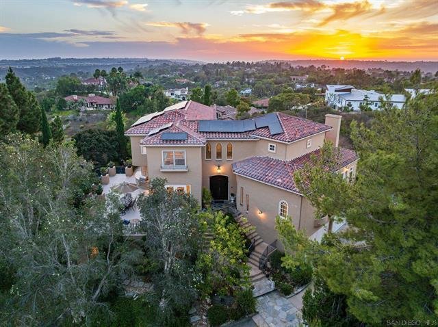 Estate with Breathtaking 360-degree Views