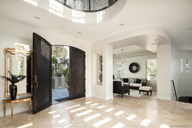 Estate with Breathtaking 360-degree Views