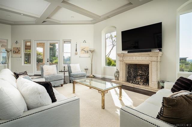Estate with Breathtaking 360-degree Views