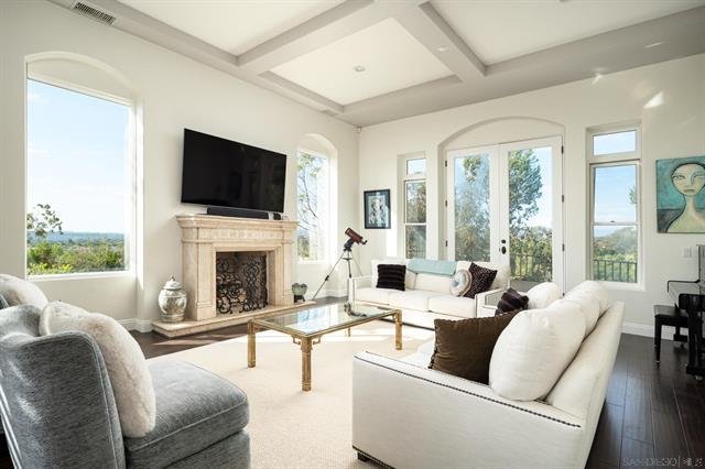 Estate with Breathtaking 360-degree Views